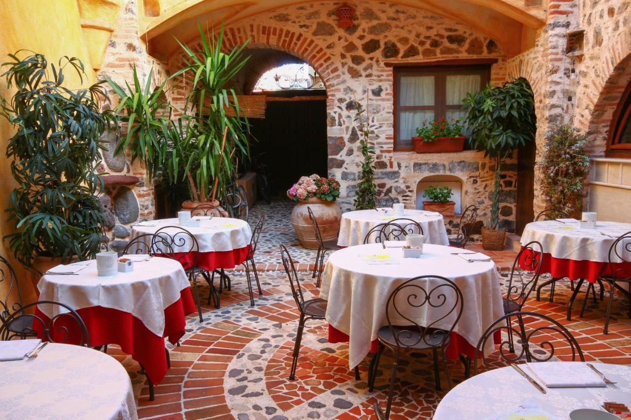 Hotel Anticos Palathos Orosei Bagian luar foto