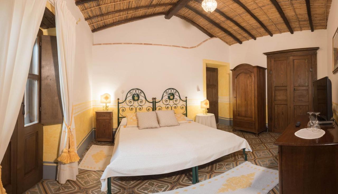 Hotel Anticos Palathos Orosei Bagian luar foto