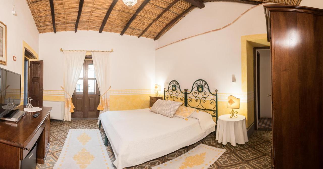 Hotel Anticos Palathos Orosei Bagian luar foto