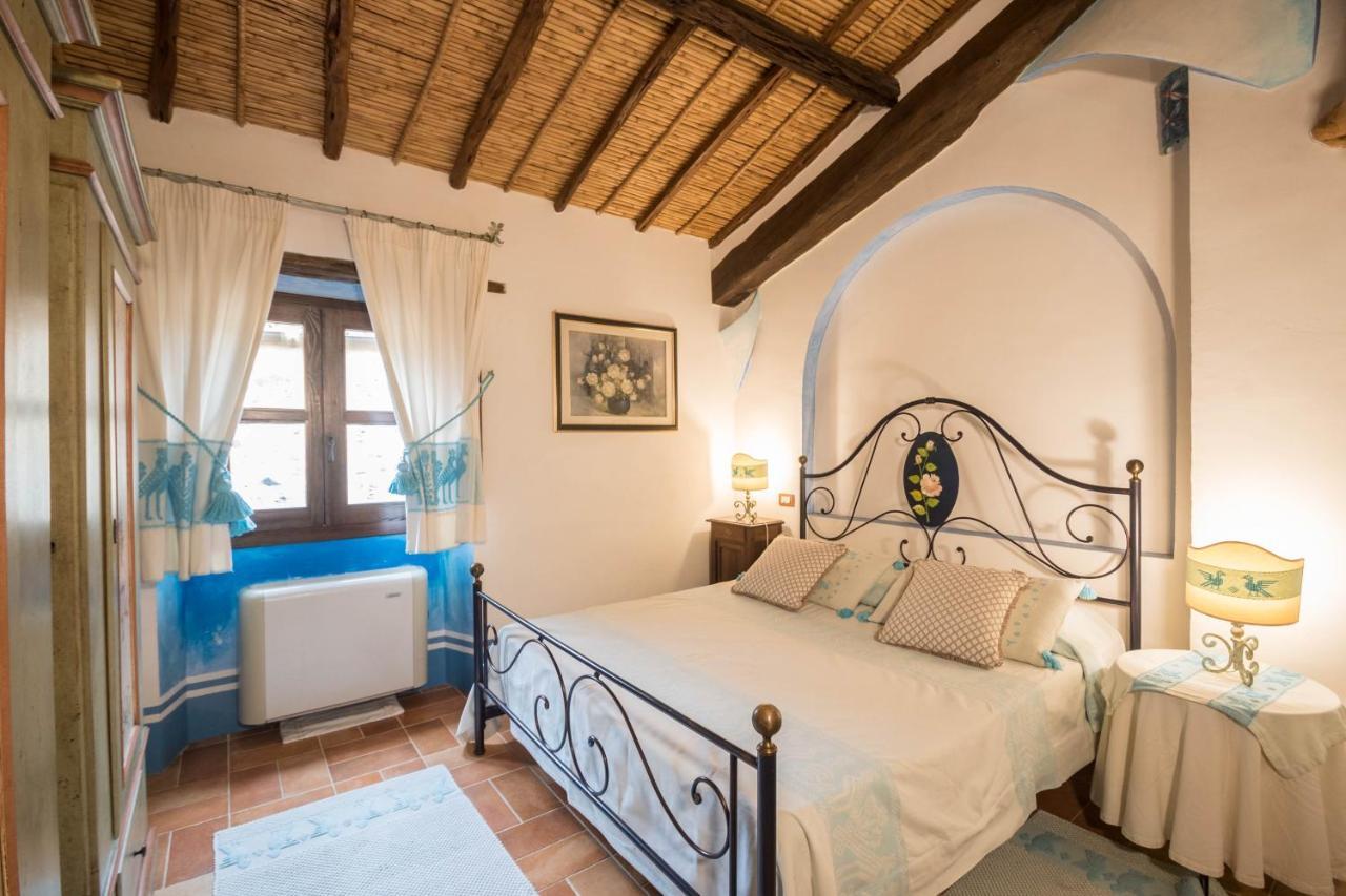 Hotel Anticos Palathos Orosei Bagian luar foto