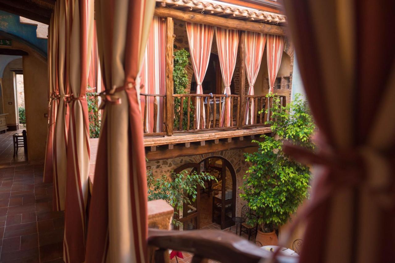 Hotel Anticos Palathos Orosei Bagian luar foto